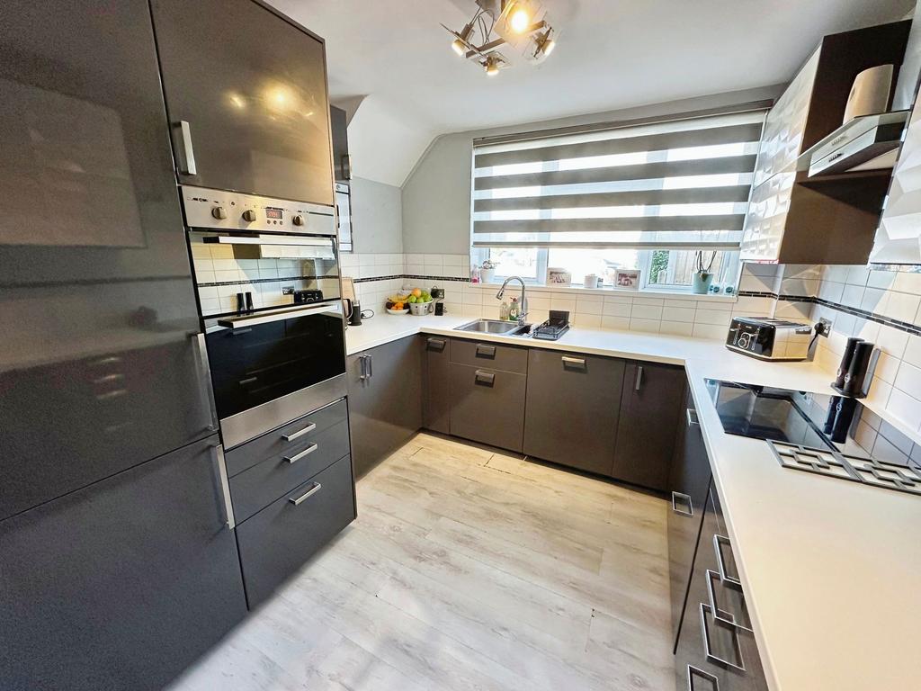 Kitchen/ Dining Area