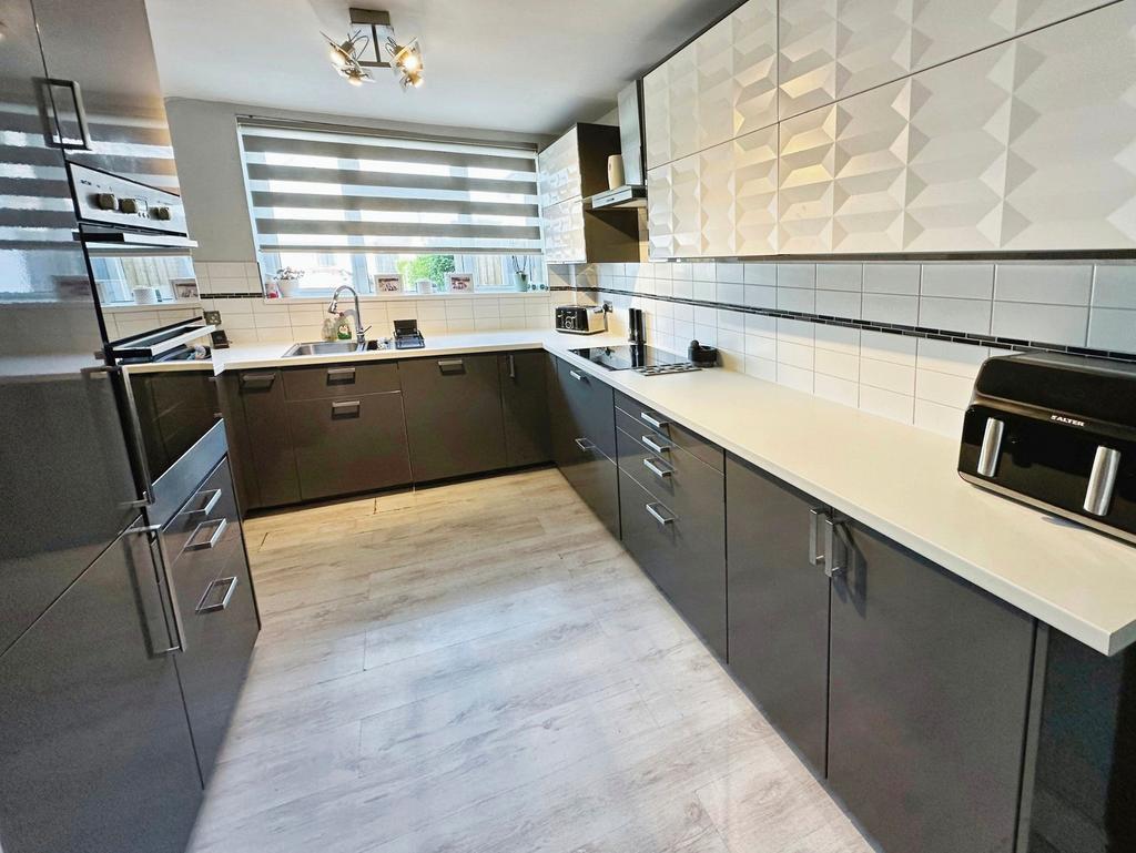 Kitchen/ Dining Area
