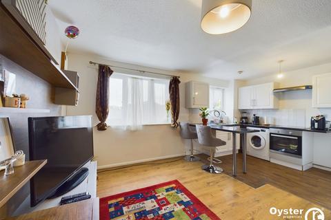 1 bedroom flat for sale, Bunting Close, London, N9