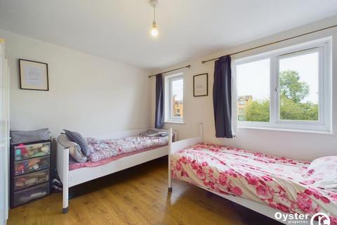 1 bedroom flat for sale, Bunting Close, London, N9