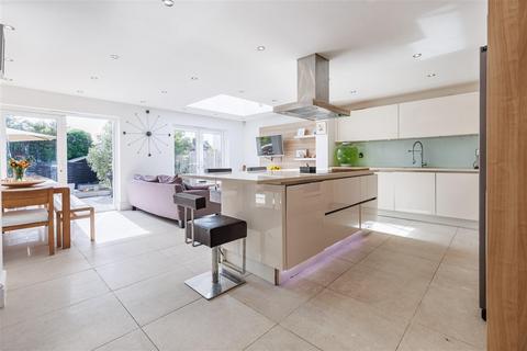 20 Purlieu Way, Theydon Bois, Epping, CM16 7ED