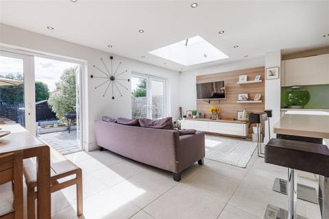 20 Purlieu Way, Theydon Bois, Epping, CM16 7ED