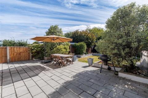 20 Purlieu Way, Theydon Bois, Epping, CM16 7ED