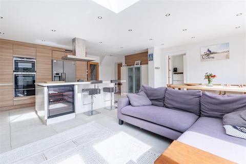 20 Purlieu Way, Theydon Bois, Epping, CM16 7ED