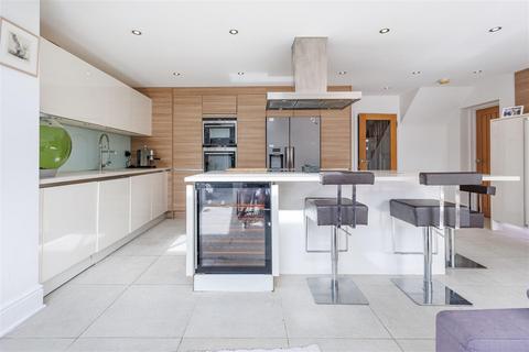 20 Purlieu Way, Theydon Bois, Epping, CM16 7ED