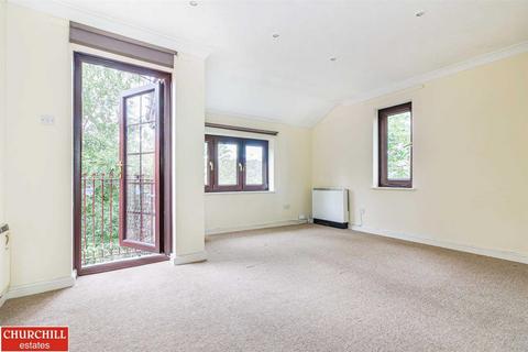 2 bedroom flat to rent, Cedar Close, Buckhurst Hill