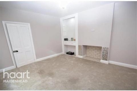 3 bedroom semi-detached house to rent, Town Center, High Wycombe