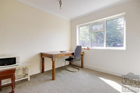 22 Bury Street, London, N9 7JY