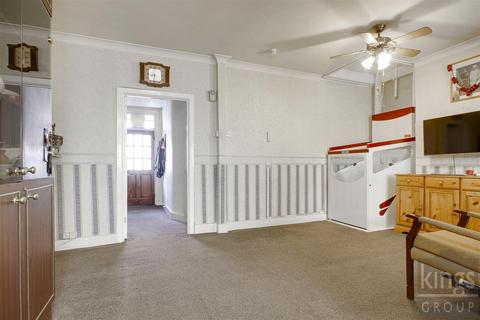 22 Bury Street, London, N9 7JY
