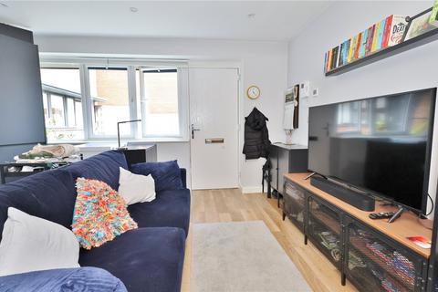 Maisonette for sale, Chertsey Road, Woking, Surrey, GU21