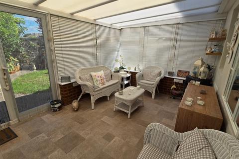 1 Kent Close, Bexhill-on-sea, TN40 2LD