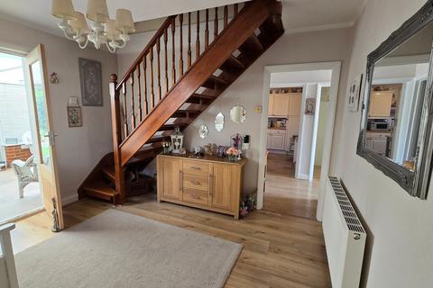 1 Kent Close, Bexhill-on-sea, TN40 2LD
