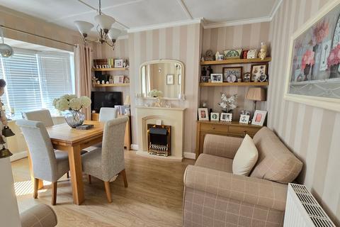 1 Kent Close, Bexhill-on-sea, TN40 2LD