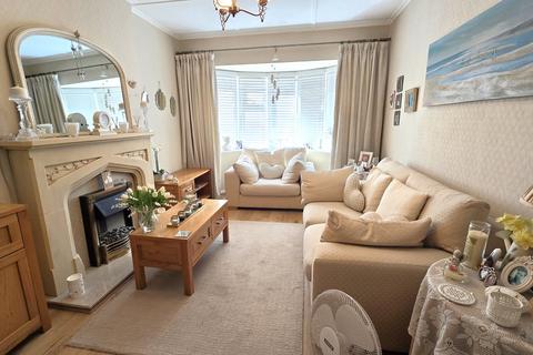 1 Kent Close, Bexhill-on-sea, TN40 2LD