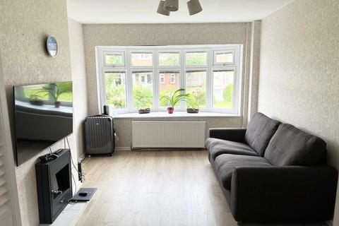 3 bedroom semi-detached house to rent, Silverdale Road, Guiseley