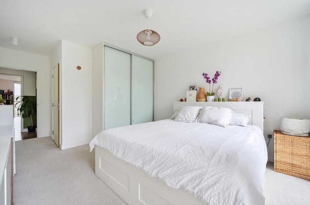 Bedroom 1a.jpg