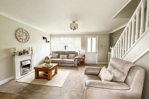 39 Barrymore Walk, Rayleigh, SS6 8YF