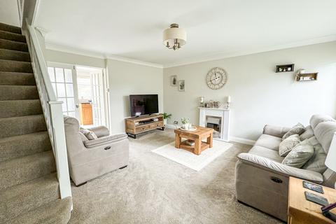 39 Barrymore Walk, Rayleigh, SS6 8YF