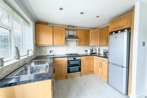 39 Barrymore Walk, Rayleigh, SS6 8YF