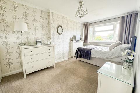 39 Barrymore Walk, Rayleigh, SS6 8YF