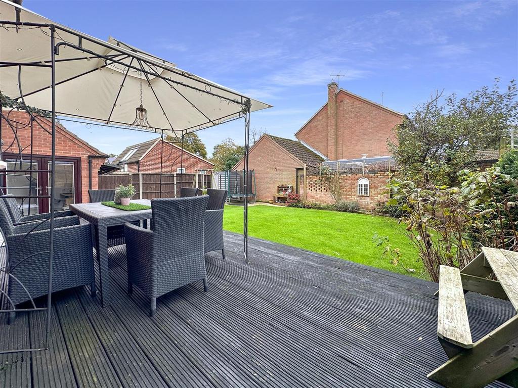 SOUTH-FACING Rear Garden 619