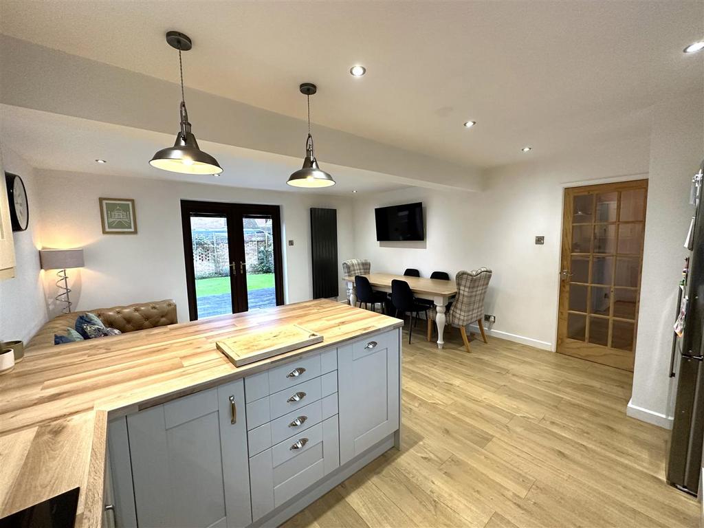 Open-Plan Family Kitchen 578