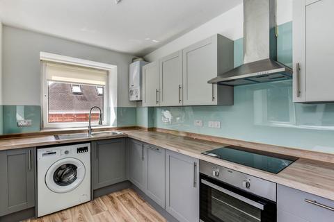 2 bedroom flat to rent, Willow Court, Palmeria Ave