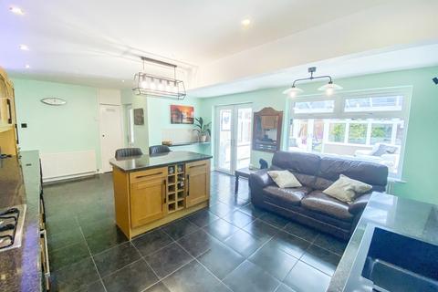 4 bedroom detached house for sale, Main Road, Wilford