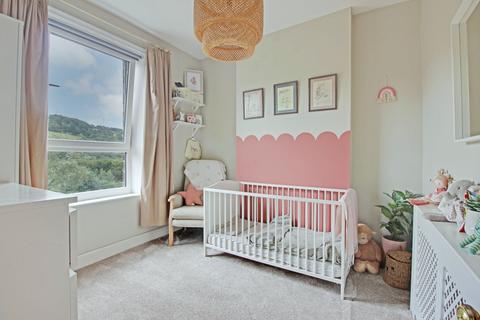 15 Small Lees Road, Sowerby Bridge, HX6 4DZ