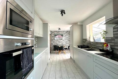 47 Beechfield Walk, Waltham Abbey, EN9 3AB
