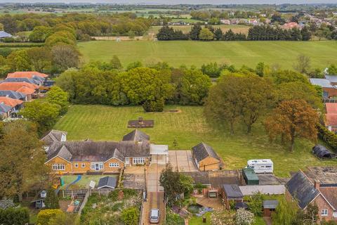 5 bedroom detached house for sale, Weeley Road, Little Clacton