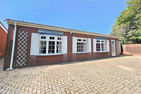 3 bedroom detached bungalow for sale, Aspengrove, Gosport PO13