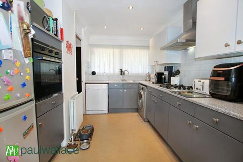 24 Wheatcroft, Cheshunt, Waltham Cross, EN7 6JS