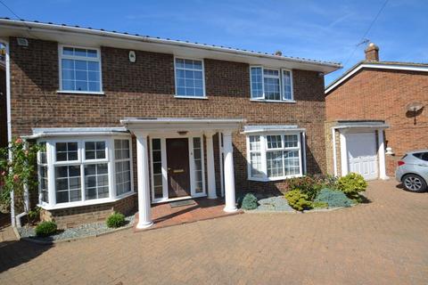 4 bedroom detached house for sale, Minster Drive, Minster.