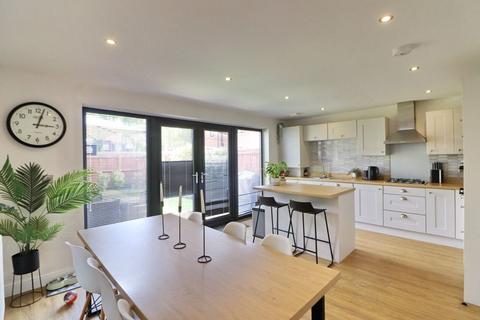 4 bedroom semi-detached house for sale, Hurstfield Road, Manchester M28