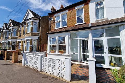 3 bedroom end of terrace house for sale, Stornoway Road, Southend on Sea, Essex, SS2 4NZ