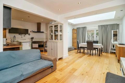 4 bedroom end of terrace house for sale, Burland Road, Brentwood, CM15