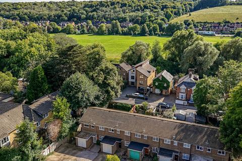4 Brambleside, High Wycombe, HP11 1JZ