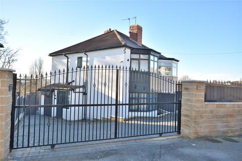 3 bedroom semi-detached house for sale, Easterly Avenue, Leeds