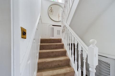 21 Venette Close, Rainham, RM13 9EA