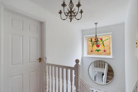 21 Venette Close, Rainham, RM13 9EA