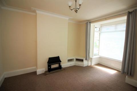 3 bedroom terraced house to rent, St Annes Road, Skircoat Green, Halifax