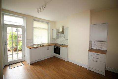 3 bedroom terraced house to rent, St Annes Road, Skircoat Green, Halifax