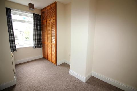 3 bedroom terraced house to rent, St Annes Road, Skircoat Green, Halifax