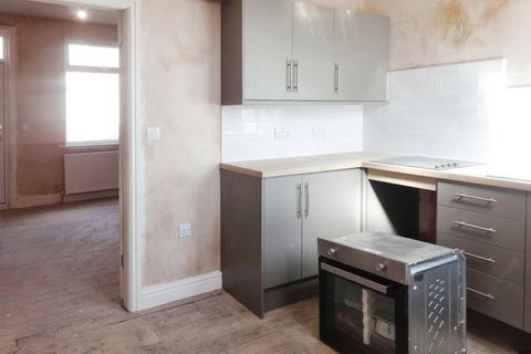 2 bedroom terraced house to rent, Newland Street, West Yorkshire WF1