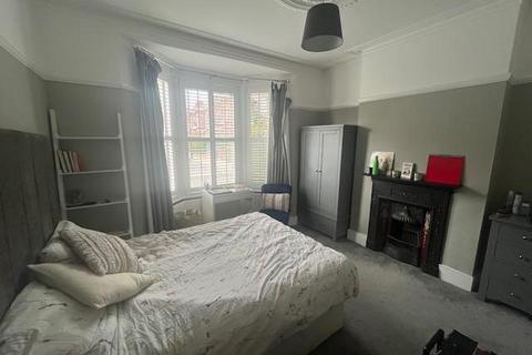 4 bedroom end of terrace house to rent, Roseberry Road,  SW2