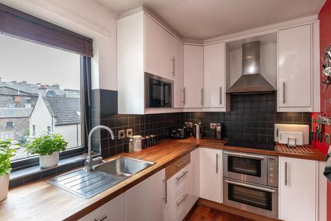 7/4 Sandport, Edinburgh, EH6 6PL