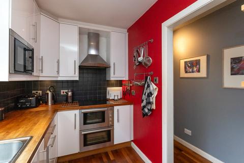 7/4 Sandport, Edinburgh, EH6 6PL