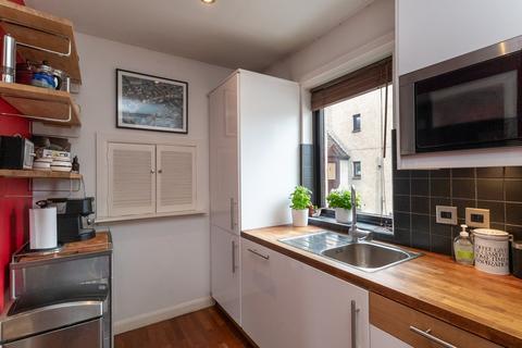 7/4 Sandport, Edinburgh, EH6 6PL