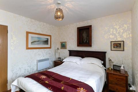 7/4 Sandport, Edinburgh, EH6 6PL